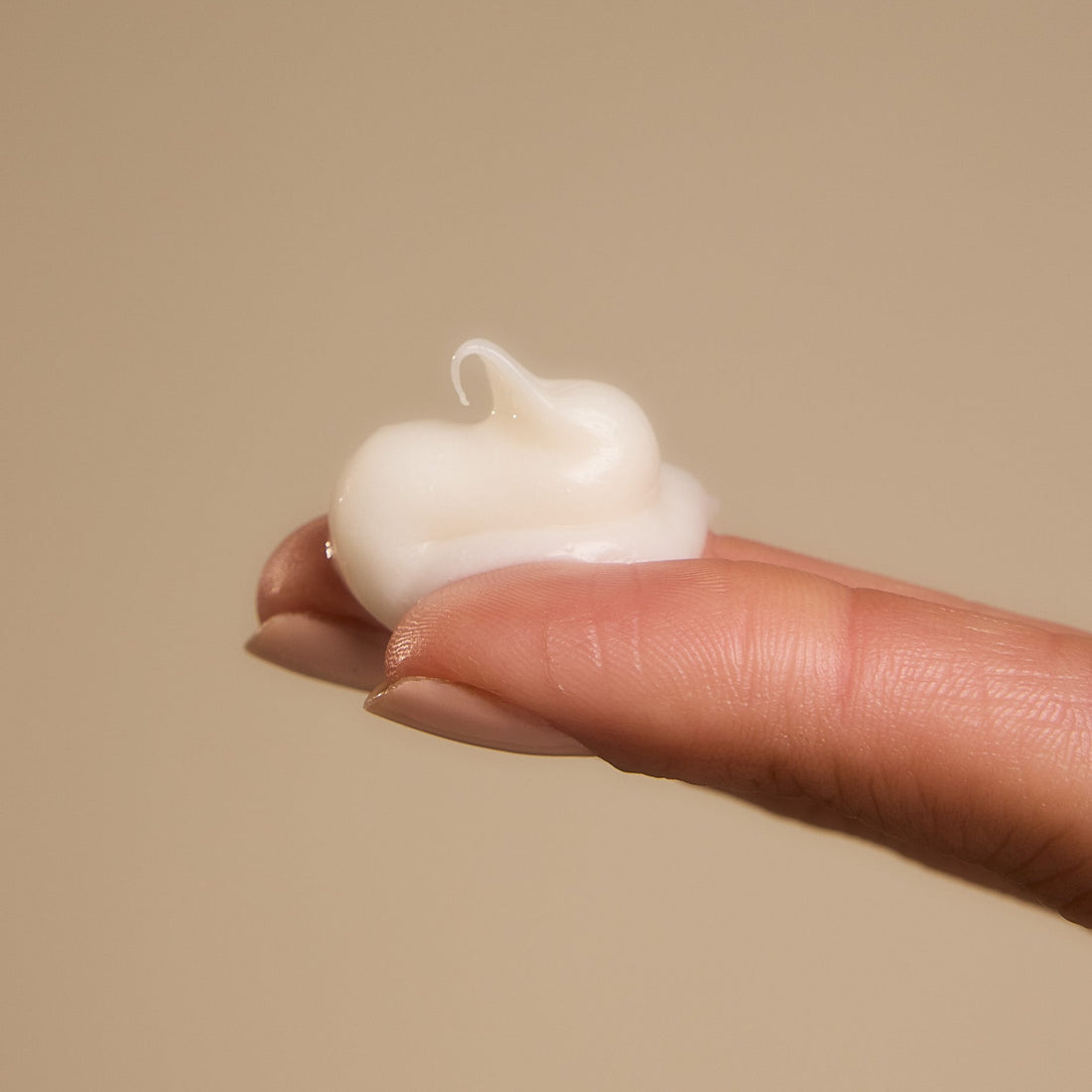 Image of a dollop of shampoo on fingers