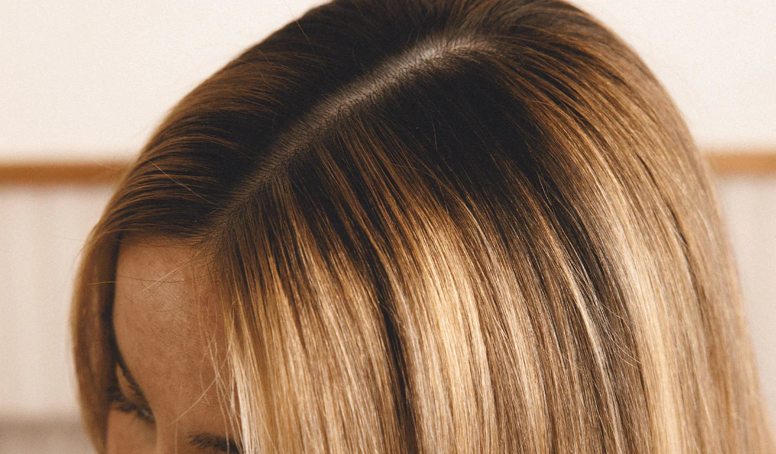 What's the Difference Between Dandruff and a Dry Scalp?