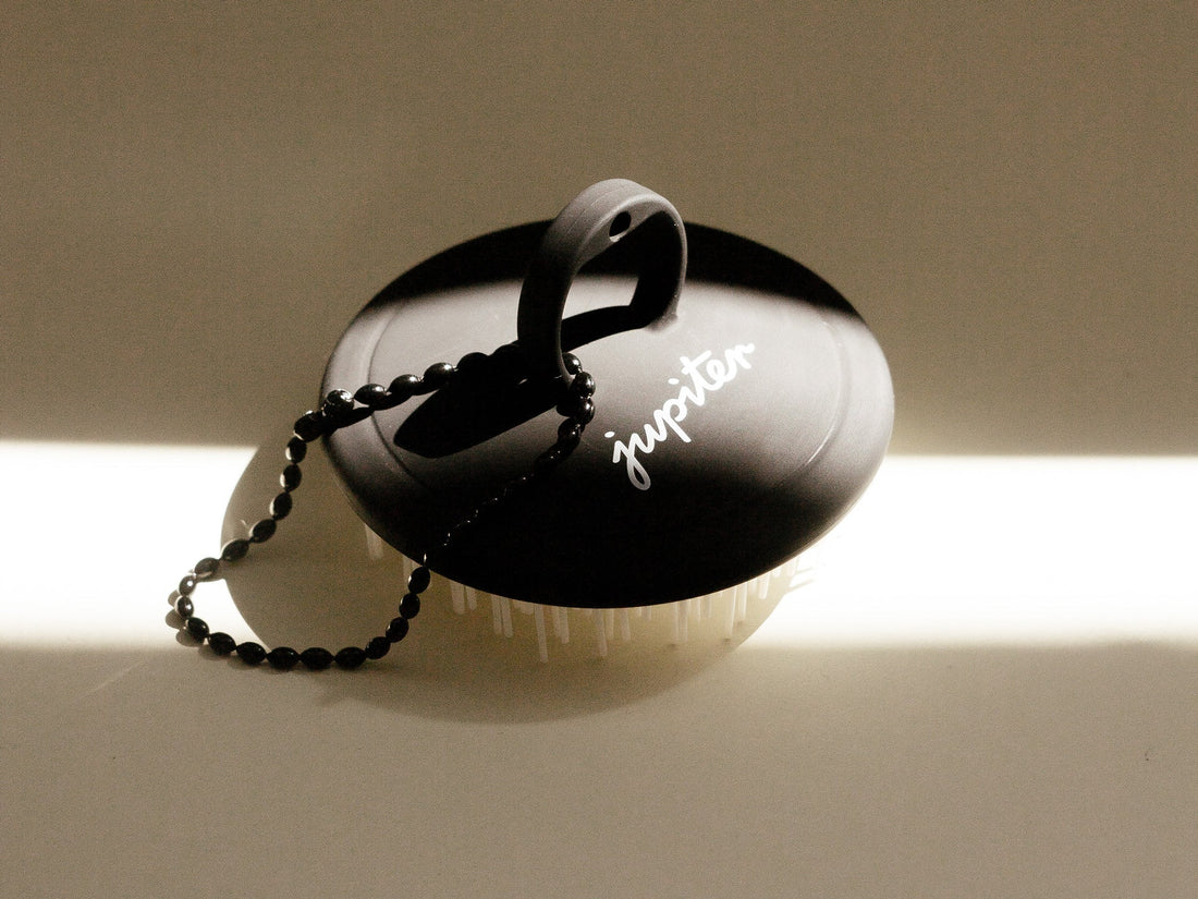 Image of the scalp brush