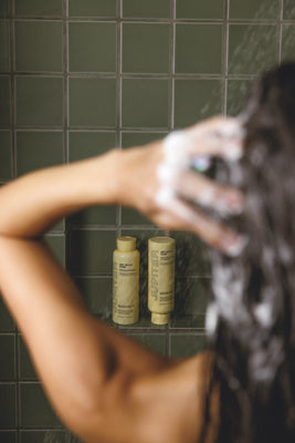 The Ultimate 2020 Guide to Relieving a Dry, Itchy Scalp