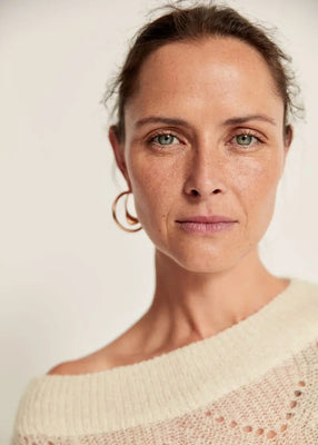 The Scalp-Perimenopause Connection: What to Expect and How to Cope