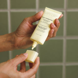 Image shows the precision applicator of Jupiter's Daily Hydration Renewing Scalp Moisturizer